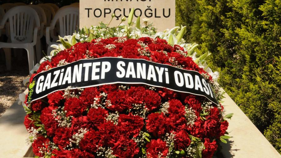 EFSANE SANAYİCİ NACİ TOPÇUOĞLU MEZARI BAŞINDA ANILDI