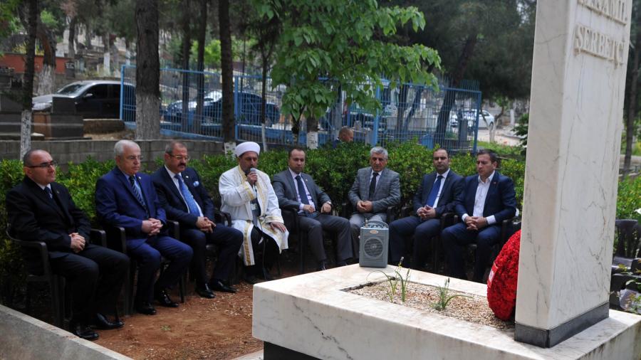 GSO ESKİ YÖNETİM KURULU BAŞKANI KAMİL ŞERBETÇİ MEZARI BAŞINDA ANILDI