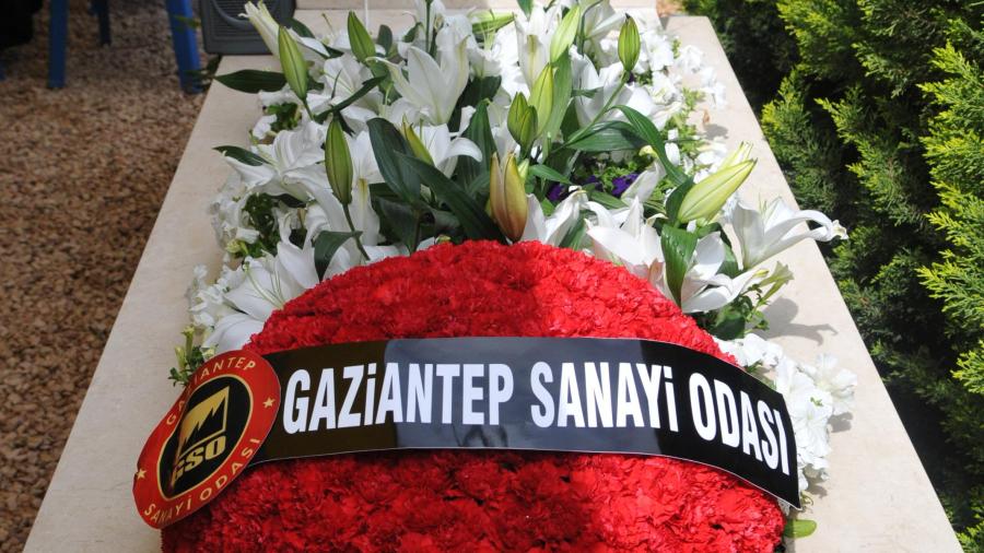GSO KURUCU MECLİS BAŞKANI MERHUM NACİ TOPÇUOĞLU MEZARI BAŞINDA DUALARLA ANILDI