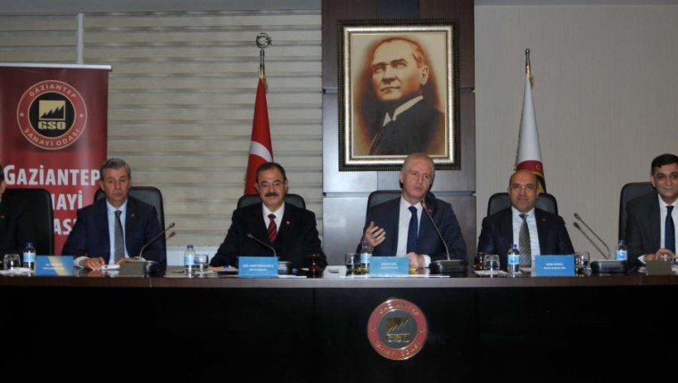 VALİ DAVUT GÜL, GSO MECLİS TOPLANTISINDA SANAYİCİLERLE BİR ARAYA GELDİ