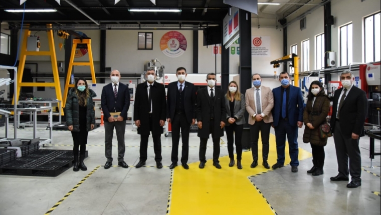"SANAYİMİZİN ARA ELEMAN İHTİYACINA CEVAP VERMEK ZORUNDAYIZ"