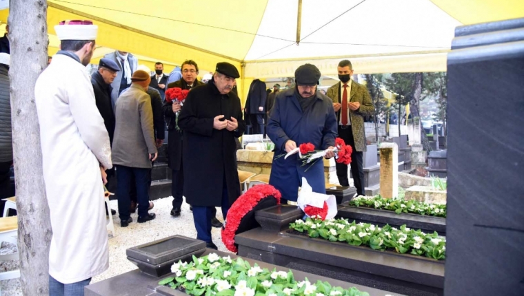 SANİ KONUKOĞLU, MEZARI BAŞINDA ANILDI