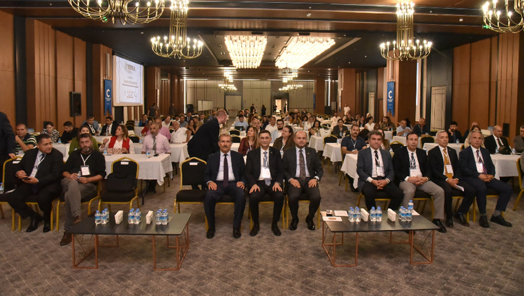 ÜNVERDİ, ULUSLARARASI MALZEME VE POLİMER BİLİM KONGRESİ'NDE KONUŞTU