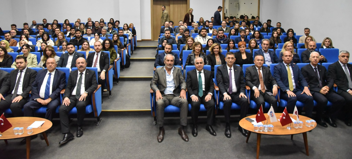 GENÇLER, AKADEMİ VE SANAYİ LİDERLERİ BİR ARAYA GELDİ