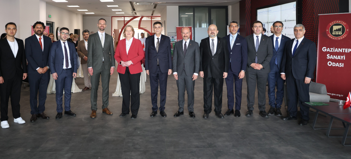 BAKAN BÄRBEL BAS’TAN GSOMEM VE MODEL FABRİKA’YA ZİYARET